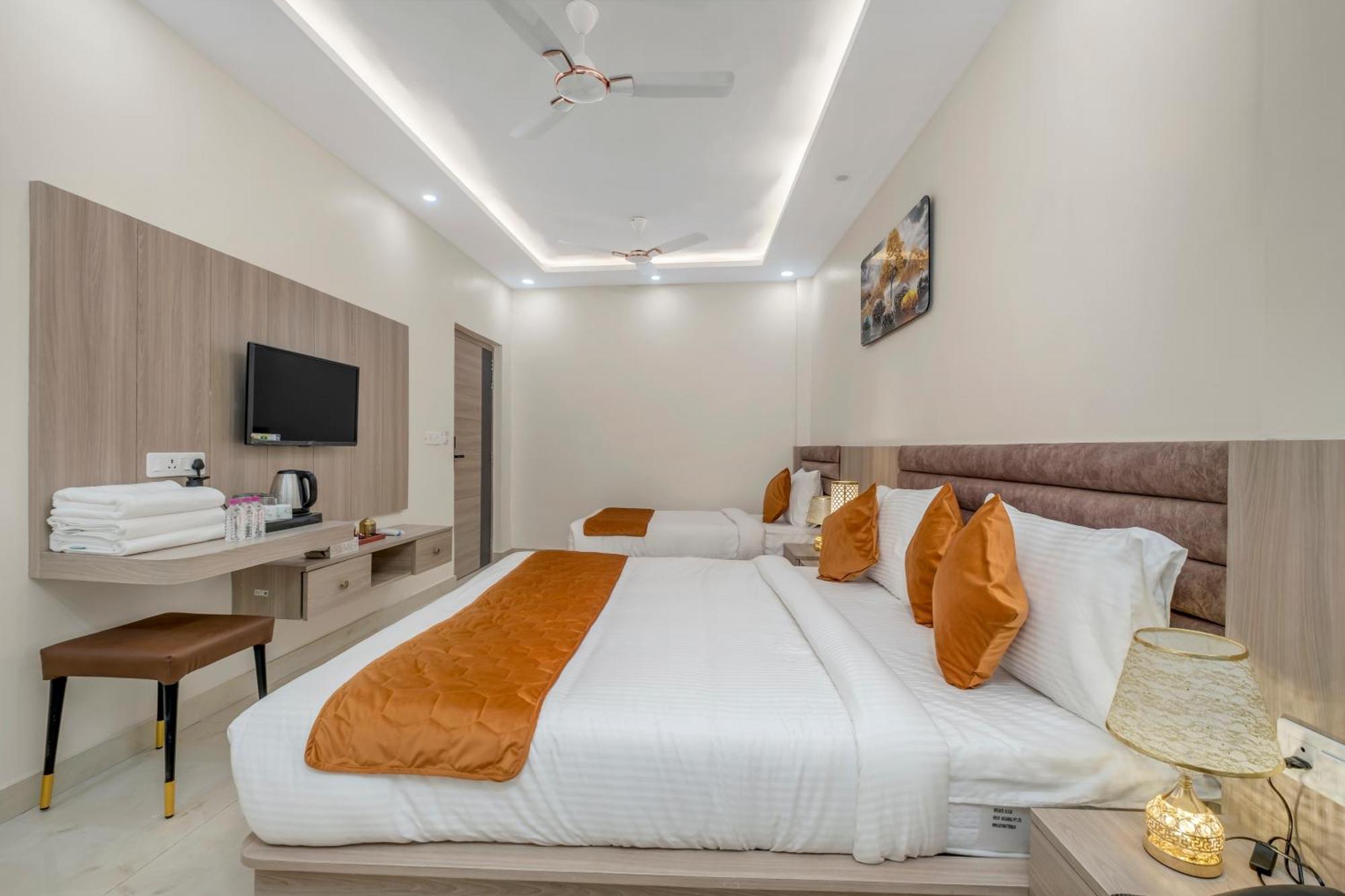 Hotel Sudarshan Ayodhya Dış mekan fotoğraf